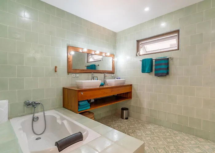 Santai Pour 4 Personnes A Seminyak (Bali)