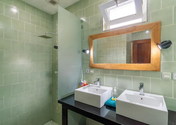 Santai Pour 4 Personnes A Villa Seminyak (Bali)